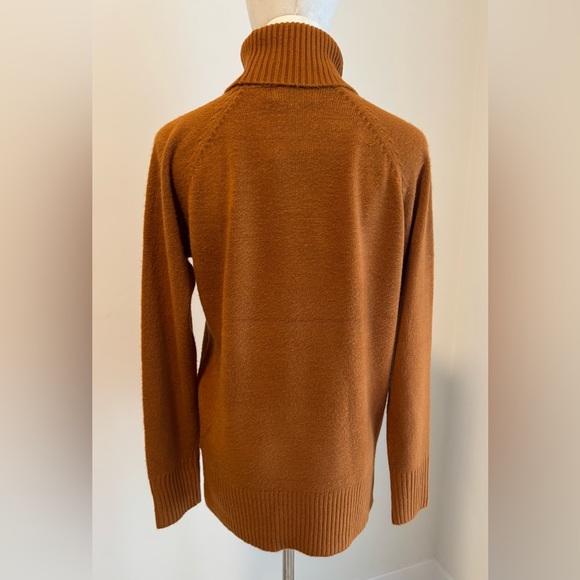 Women's Turtleneck Sweater
(Listing #30) - Picture 3 of 10